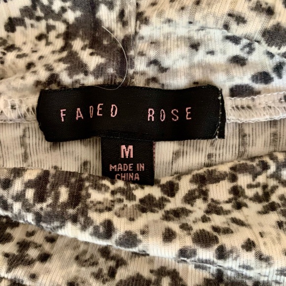 Faded Rose keyhole snake print top. - Picture 5 of 5